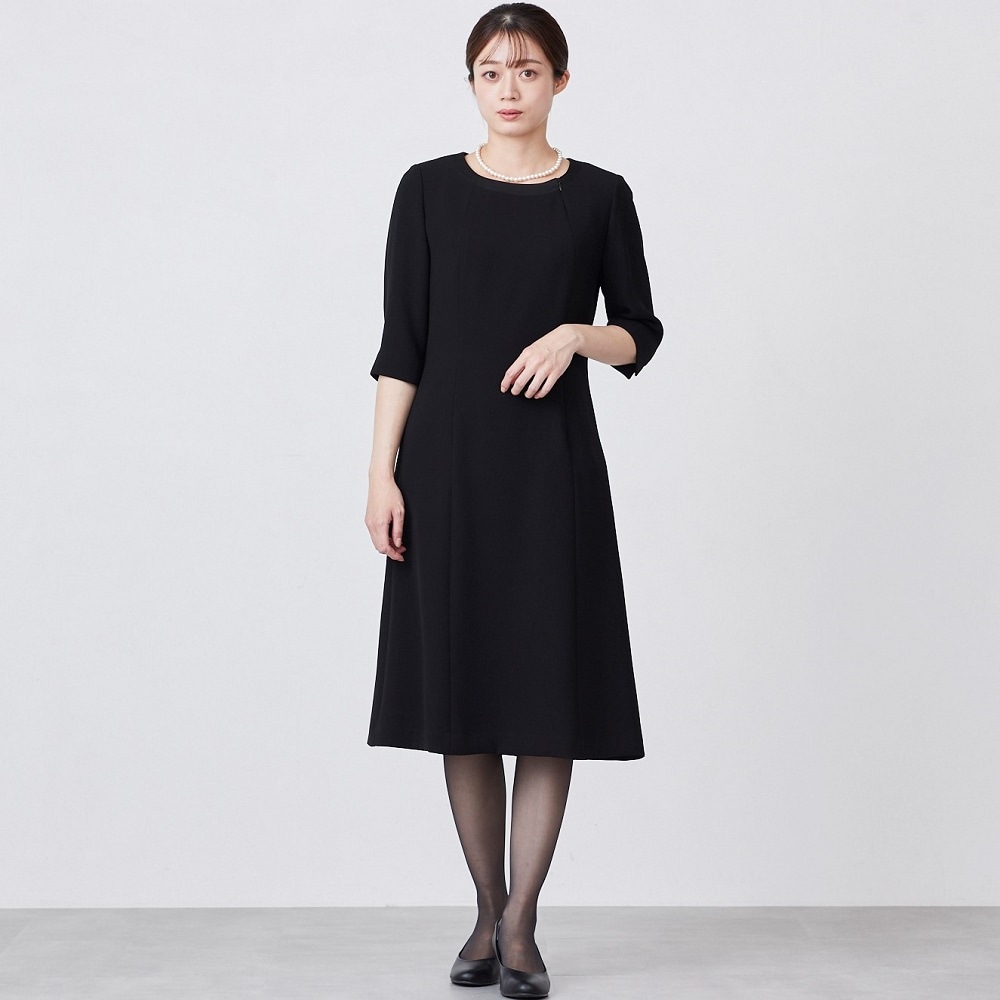 モデル身長165cm･９号サイズ着用