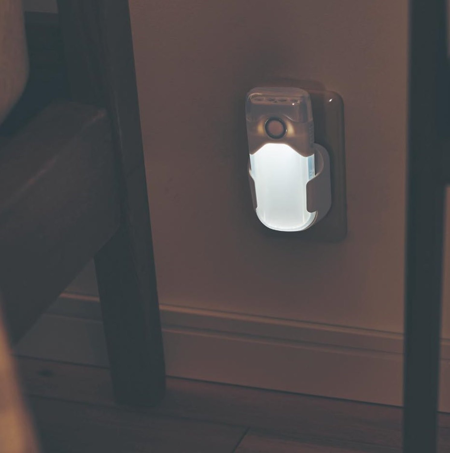 【ベルメゾン】LED人感センサーライト 【暗くなると自動点灯・停電時も自動点灯】