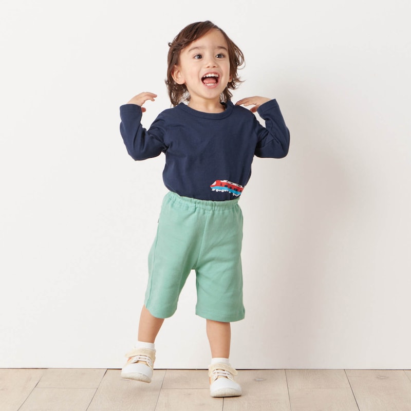 スモーキーミント／モデル身長86cm・90サイズ着用