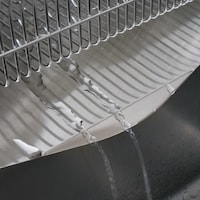 水が自動で流れます