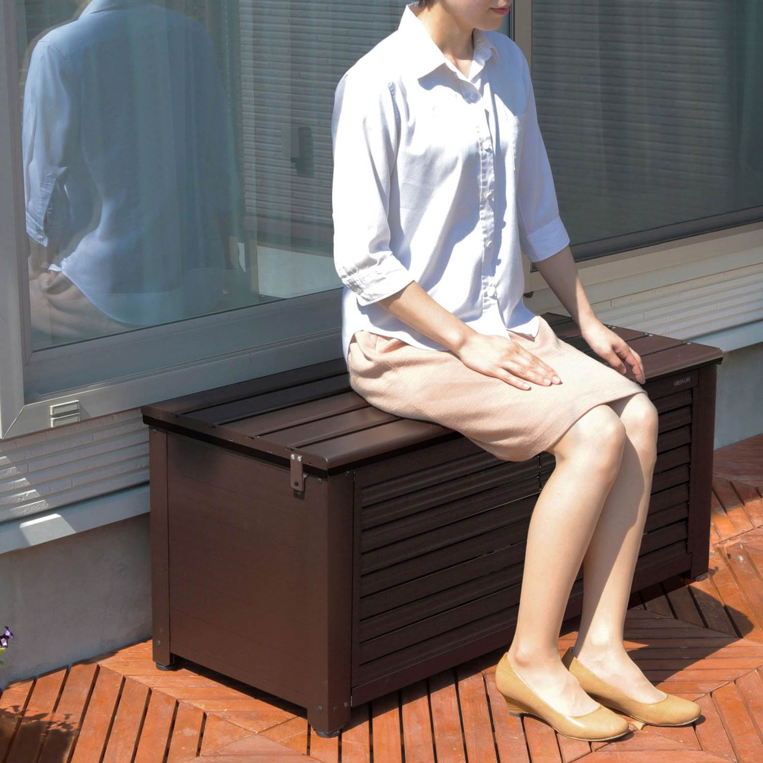 【ベルメゾン】雨水が入りにくいベランダ台ストッカー