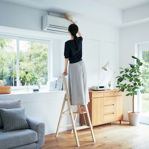 わずか5.5cm！ピタッと閉じるアルミ製軽量ステップスツール ＜3段＞