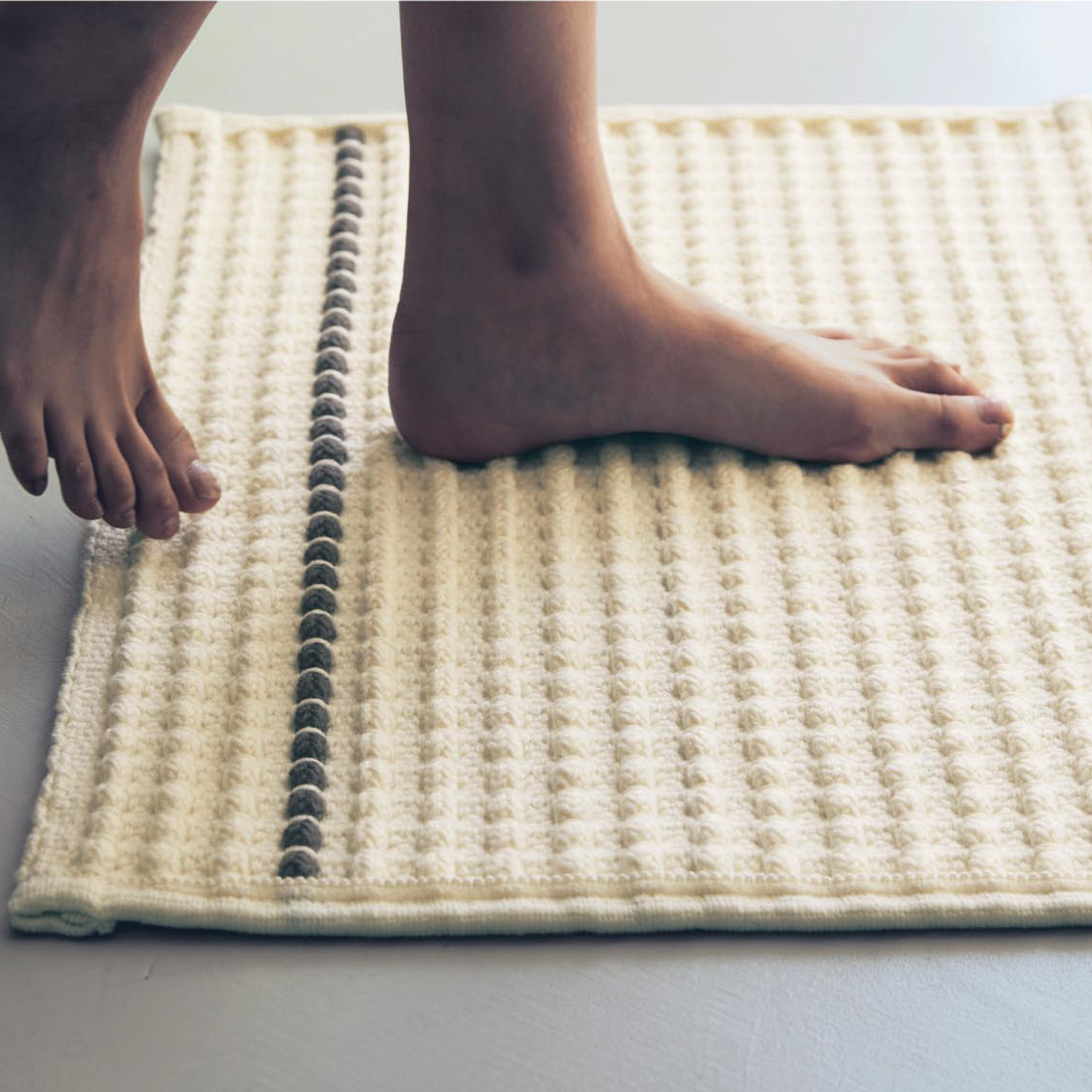 つぎの人もベタつきにくい吸水ぽこぽこバスマット <約50×80cm> つぎの人もベタつきにくい吸水ぽこぽこバスマット <約50×80cm>