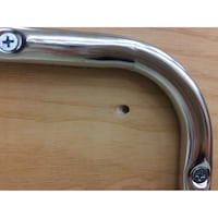 塗装加工時に吊り下げる為の穴が、背面に1カ所あります。