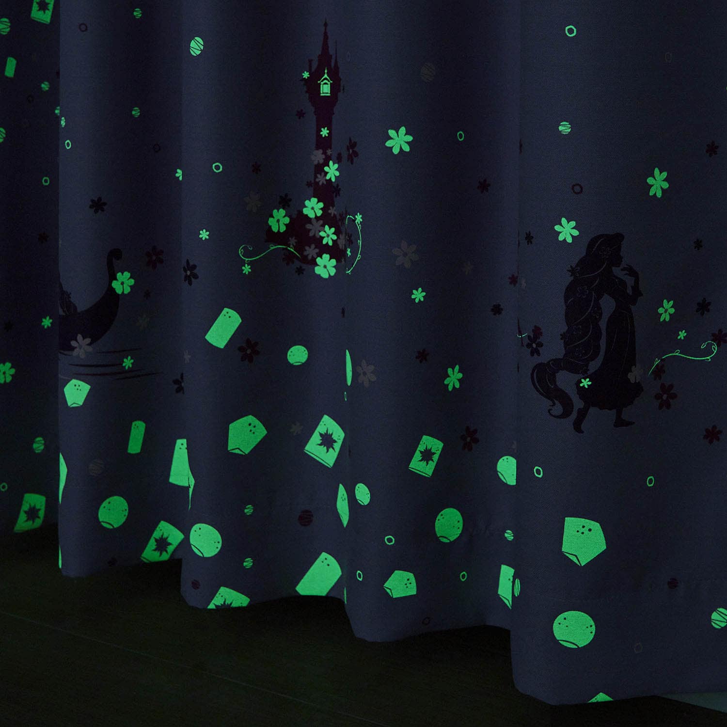 暗闇で光る遮光カーテン「ラプンツェル」（ディズニー カーテン