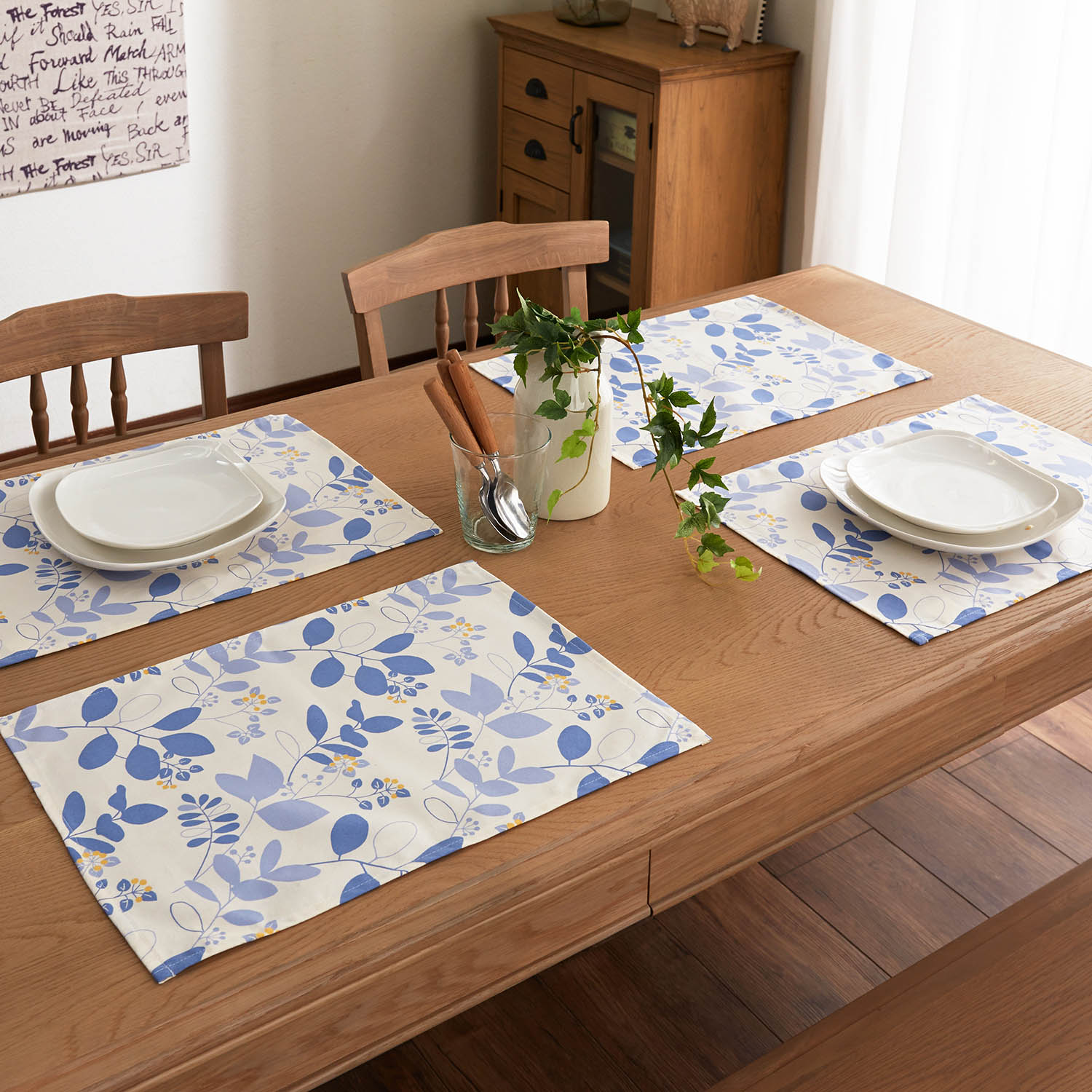 刺繍テーブルクロス＆ランチョンマットセット - テーブル用品
