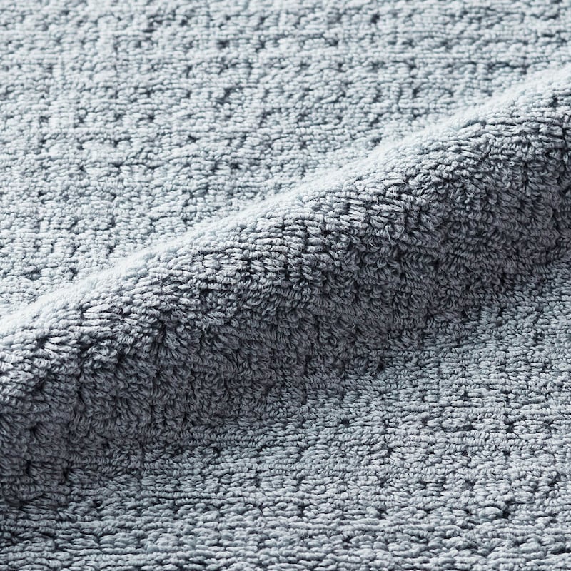 生地の厚みを感じる、固めの質感のタオルです。