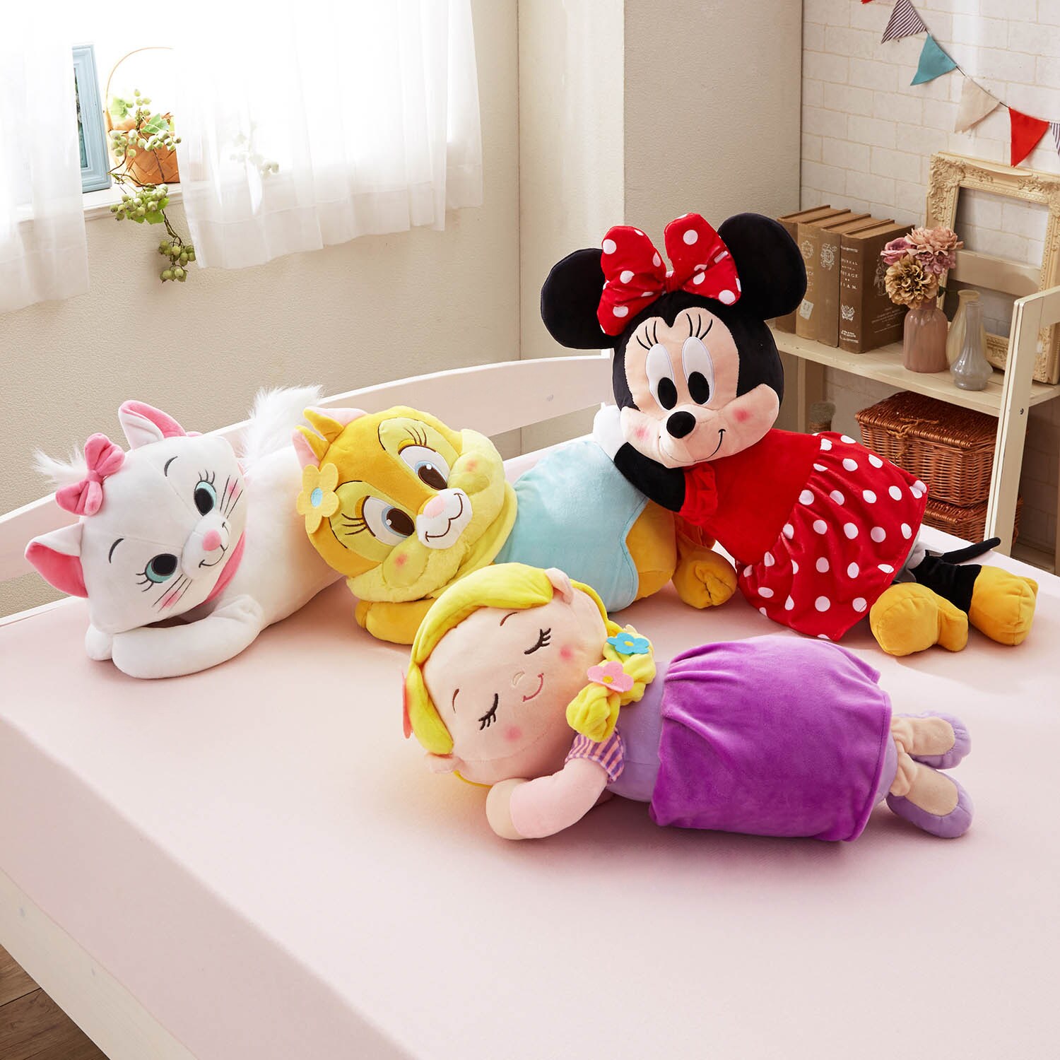 ベルメゾンネット【ディズニー/Disney】かわいいぬいぐるみのような抱き枕（選べるキャラクター）