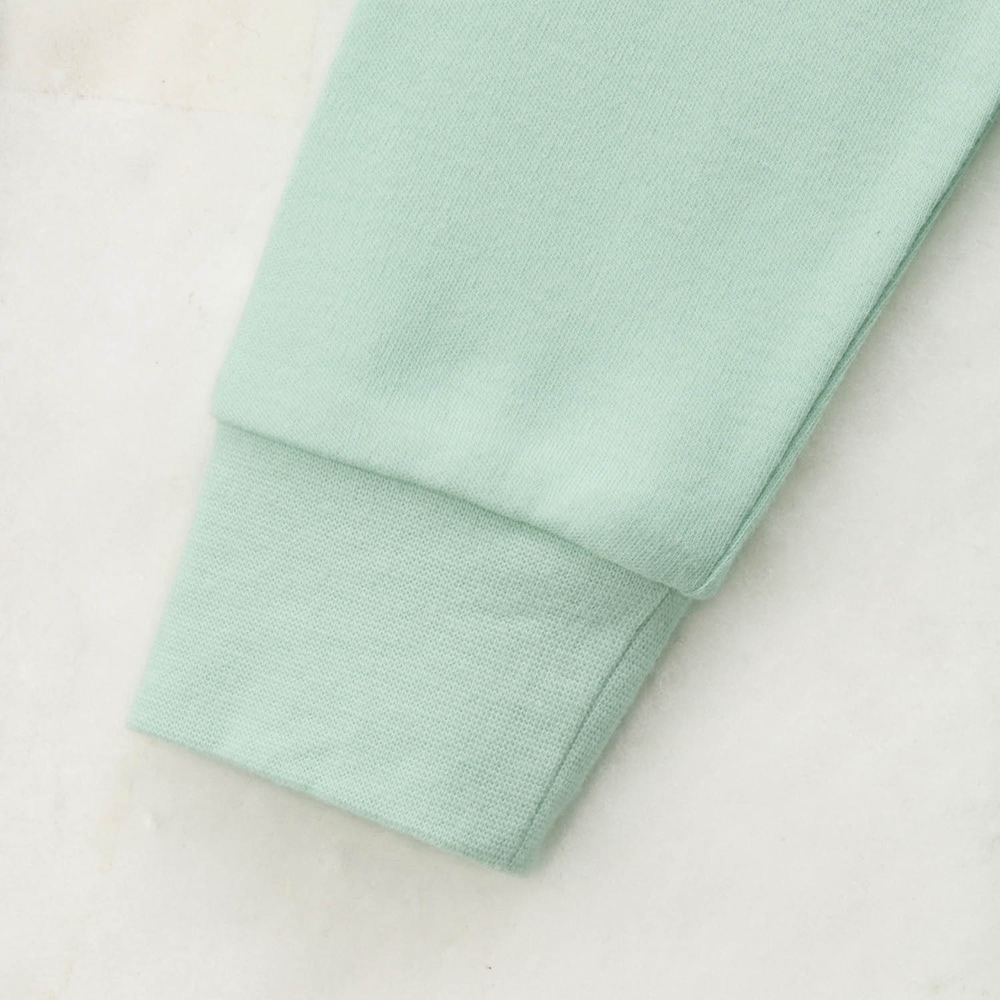 袖口はリブ仕様。冷気が入り込むのを防ぎます