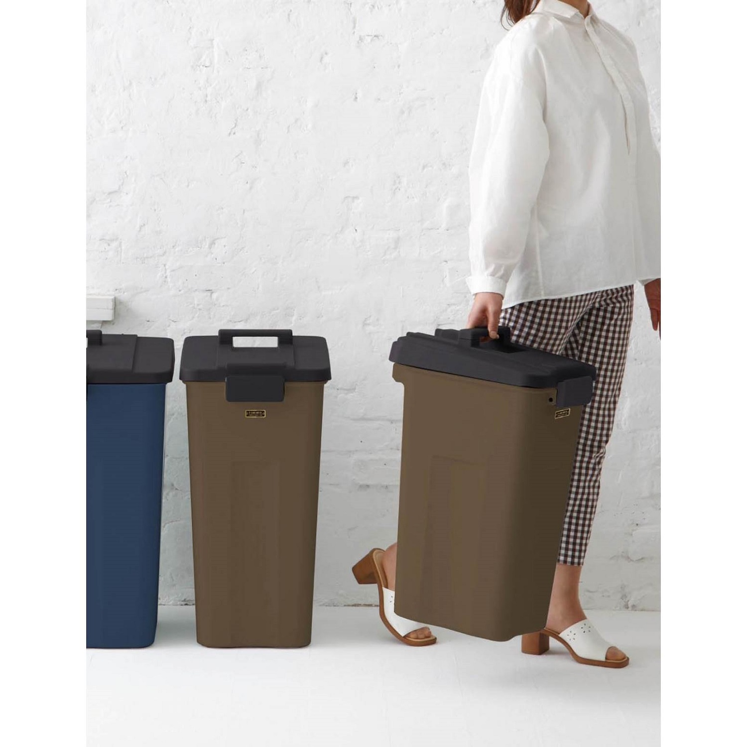 ワンタッチオープン出来る外置きダストボックス 30l 45l 蓋付き屋外ゴミ箱 イーラボ E Labo 通販のベルメゾンネット ワンタッチオープン出来る外置きダストボックス 30l 45l 蓋付き屋外ゴミ箱 イーラボ E Labo 通販のベルメゾンネット