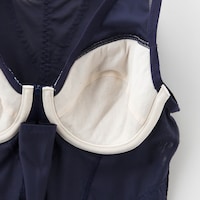 カップ裏：ワイヤー入りでしっかりバストメイク