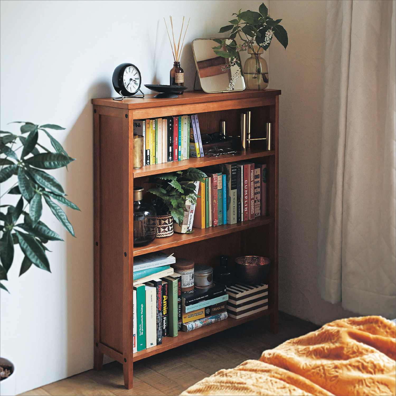 【ベルメゾン】天然木フレームの北欧調本棚 【スリムな奥行20cm】