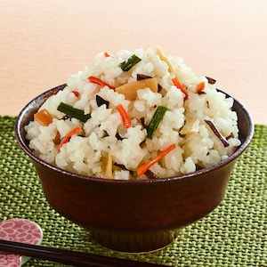 素朴で懐かしい味の山菜おこわです。