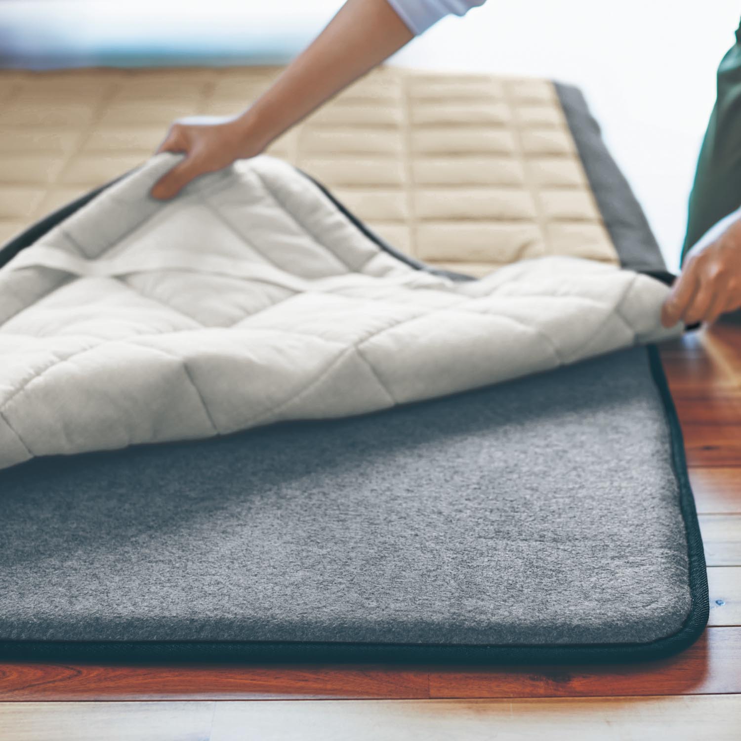 【BELLE MAISON DAYS】すべり止めシート付き。ラグの下に敷くアンダーラグ