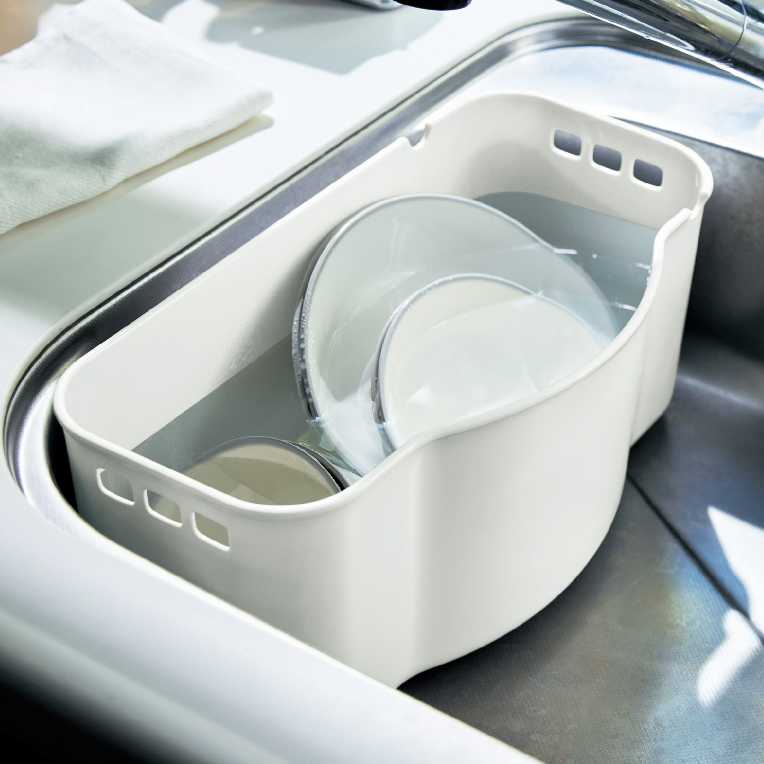 【BELLE MAISON DAYS】幅19cmの水が切れるスリム洗い桶[日本製]