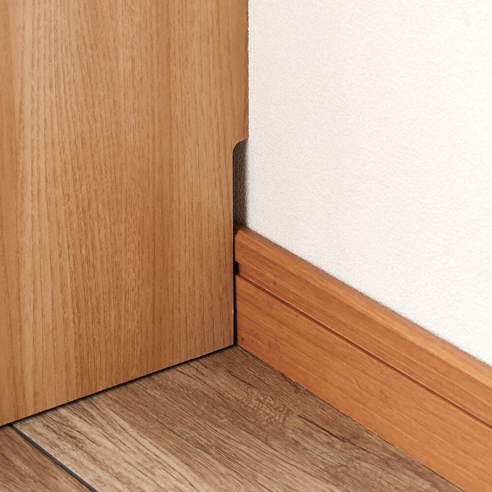 巾木やコードを避けて、壁にぴったり設置出来ます