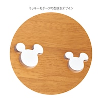 背もたれのミッキーモチーフがさりげなくキュート