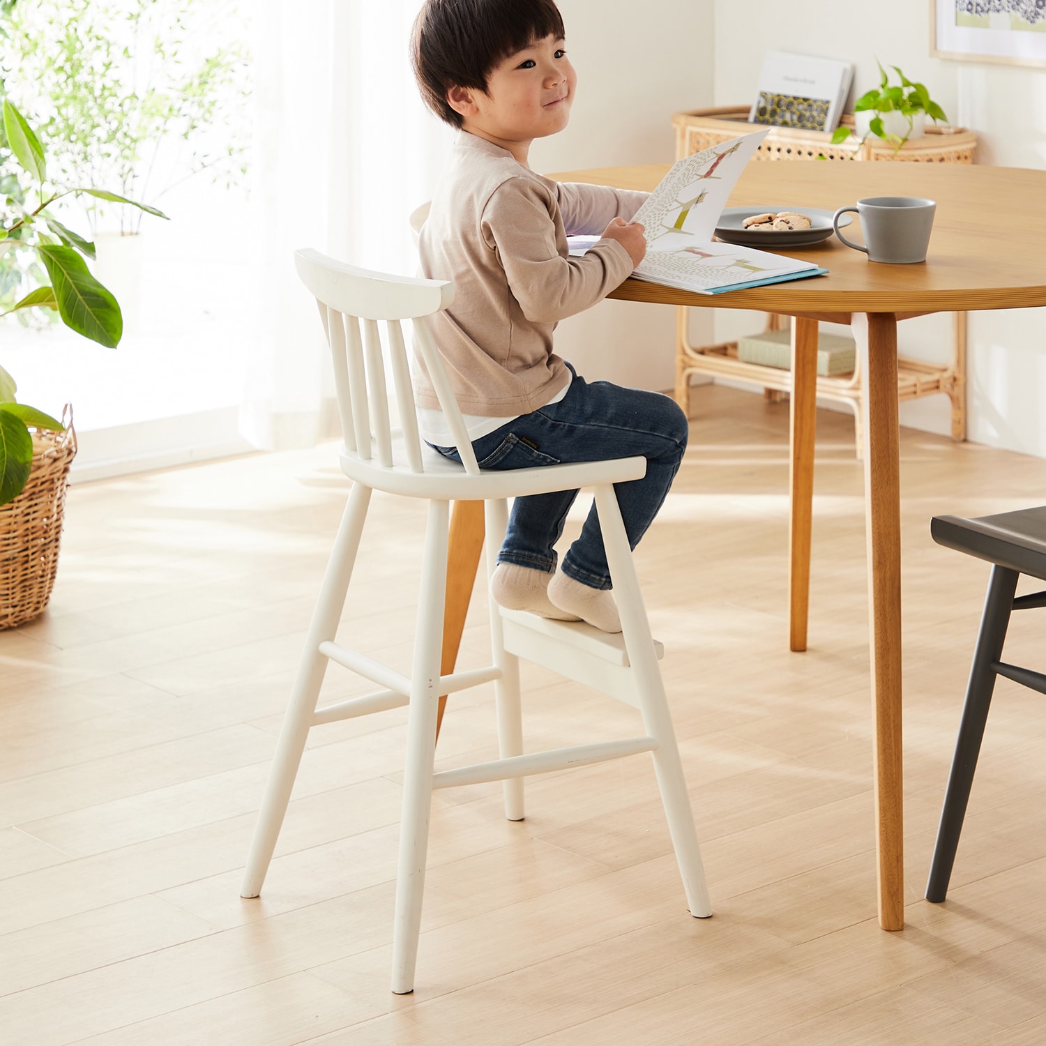 キッズも使えるハイタイプのウィンザーチェア（ダイニングチェア