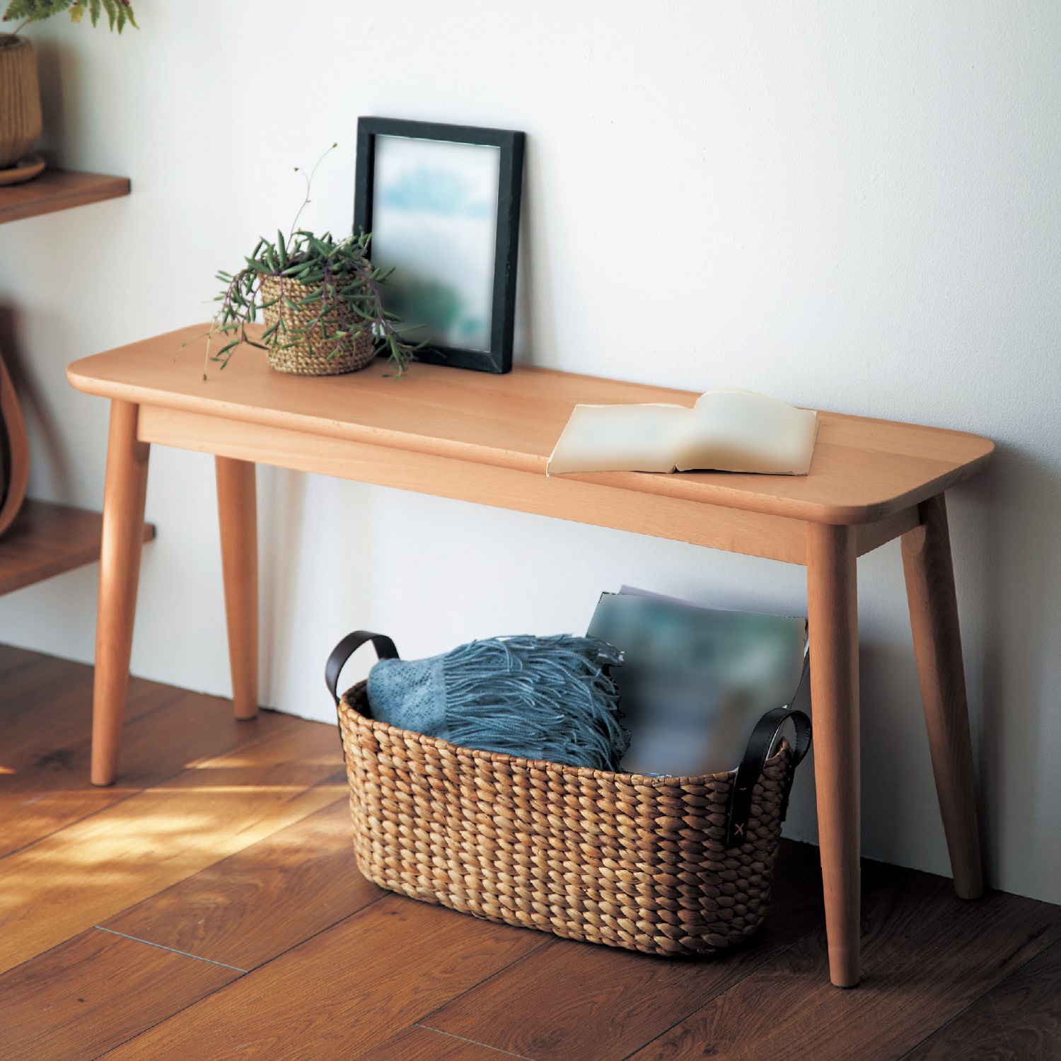 【ベルメゾン】すっきりとしたまるみの北欧調スツール・ベンチ