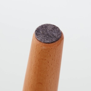 キズ防止用のフェルト付き。