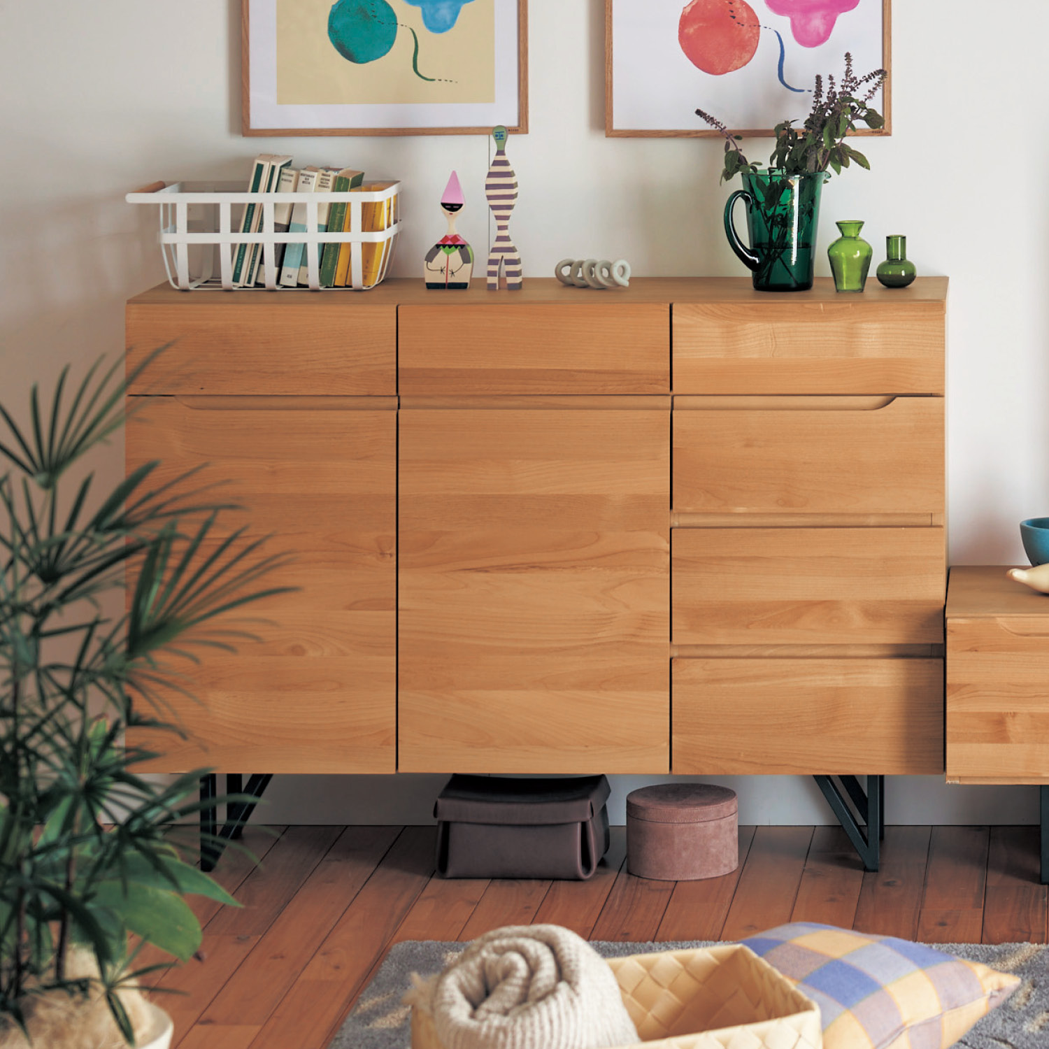 【ベルメゾン】あたたかみのあるアルダー材のスチール脚キャビネット