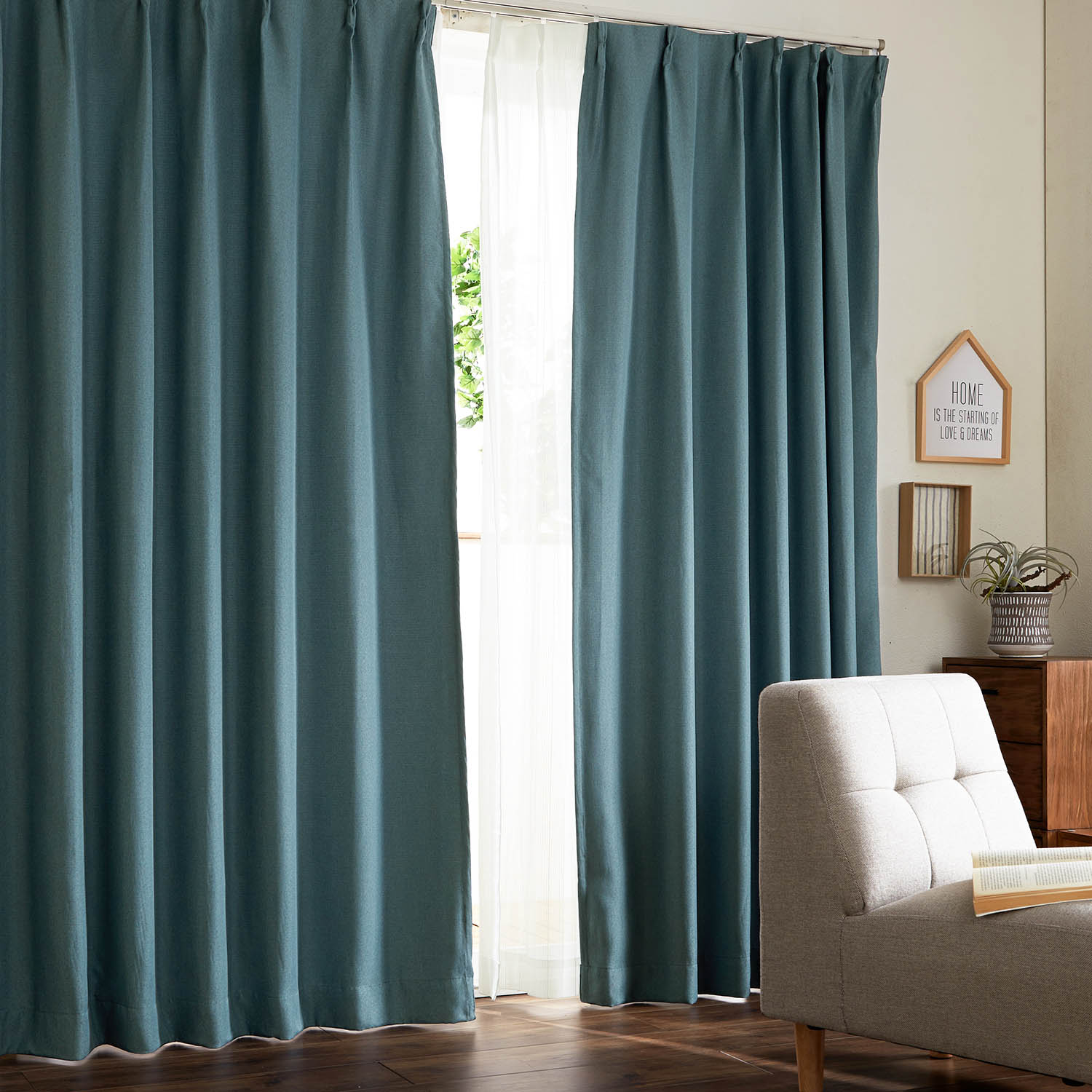 【99サイズ】素材感を楽しむシンプルな遮光カーテン