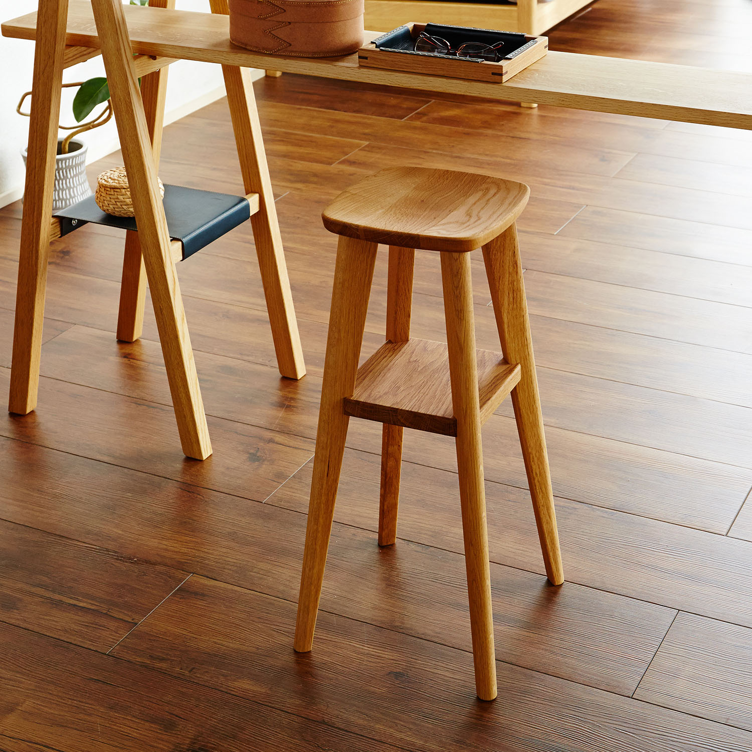 【大雪木工】北海道産楢材オイル仕上げのハイスツール 【大雪木工】北海道産楢材オイル仕上げのハイスツール