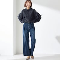 モデル身長169cm／M ※写真は撮影用のため股下+6cmになります。