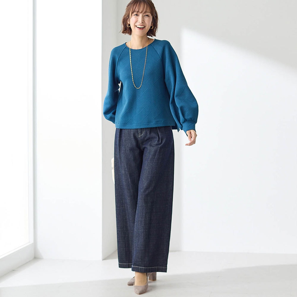 モデル身長169cm／M ※写真は撮影用のため股下+6cmになります。