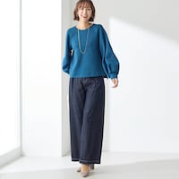 モデル身長169cm／M ※写真は撮影用のため股下+6cmになります。