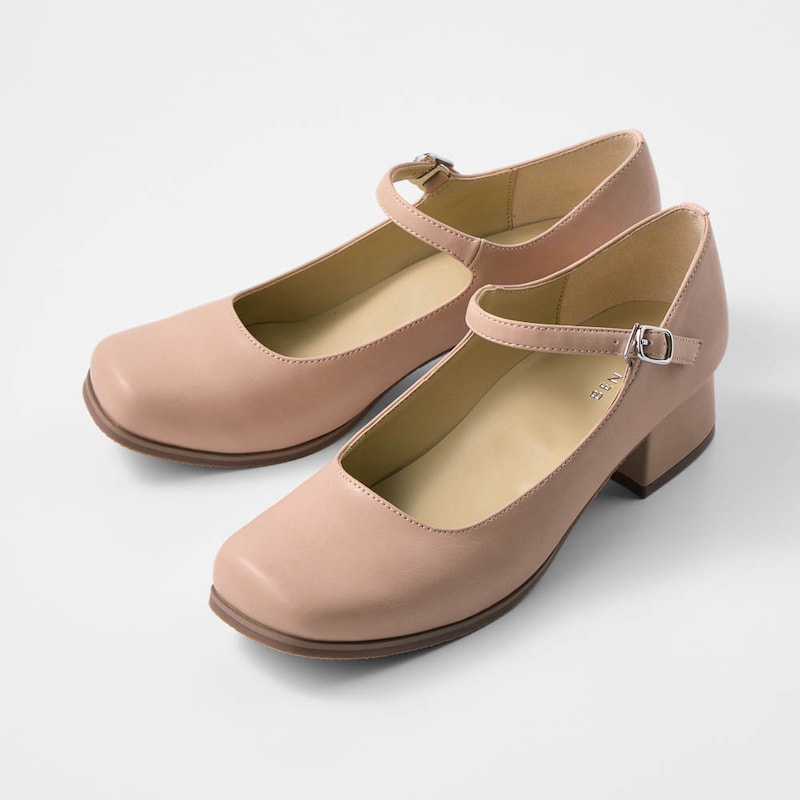 ピンクベージュ