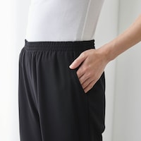 パンツ：便利なポケット付き
