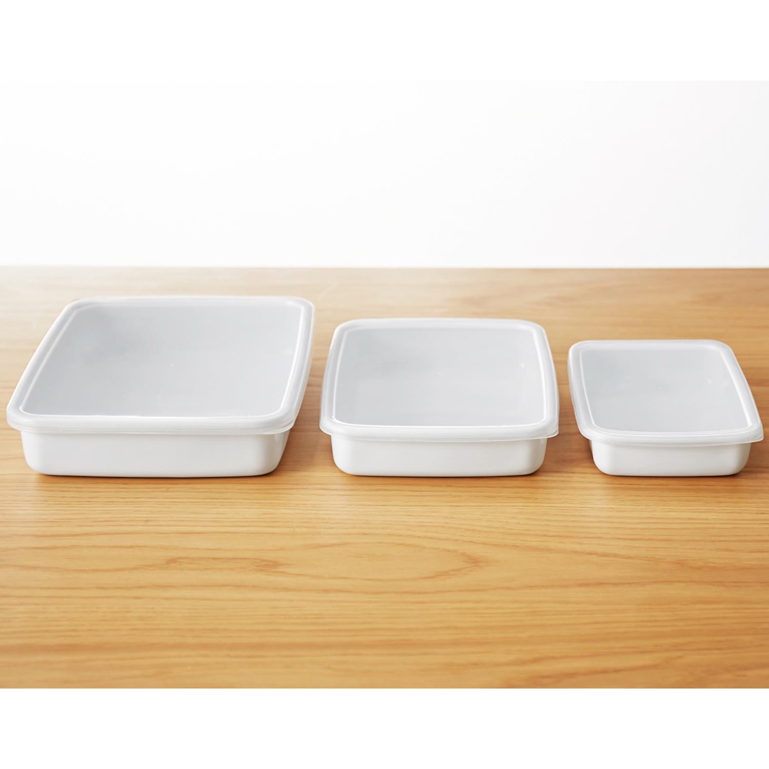 【野田琺瑯】蓋付きホーロー保存容器"ホワイトシリーズ レクタングル浅型