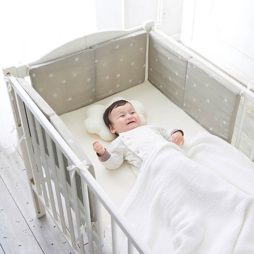 お昼寝マットやクッションとしても使用できるベッドガード（べビー布団