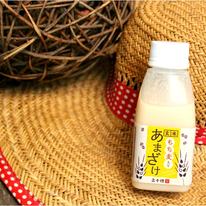 あまざけは、米を糀で発酵させたものが一般的ですが、こちらの「もち麦入り甘酒」はその名の通り、もち麦と