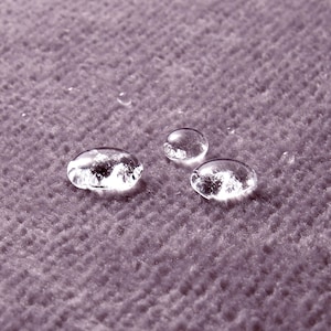 お手入れ簡単な撥水加工　※防水ではありませんので、なるべく早めにおふき取りください