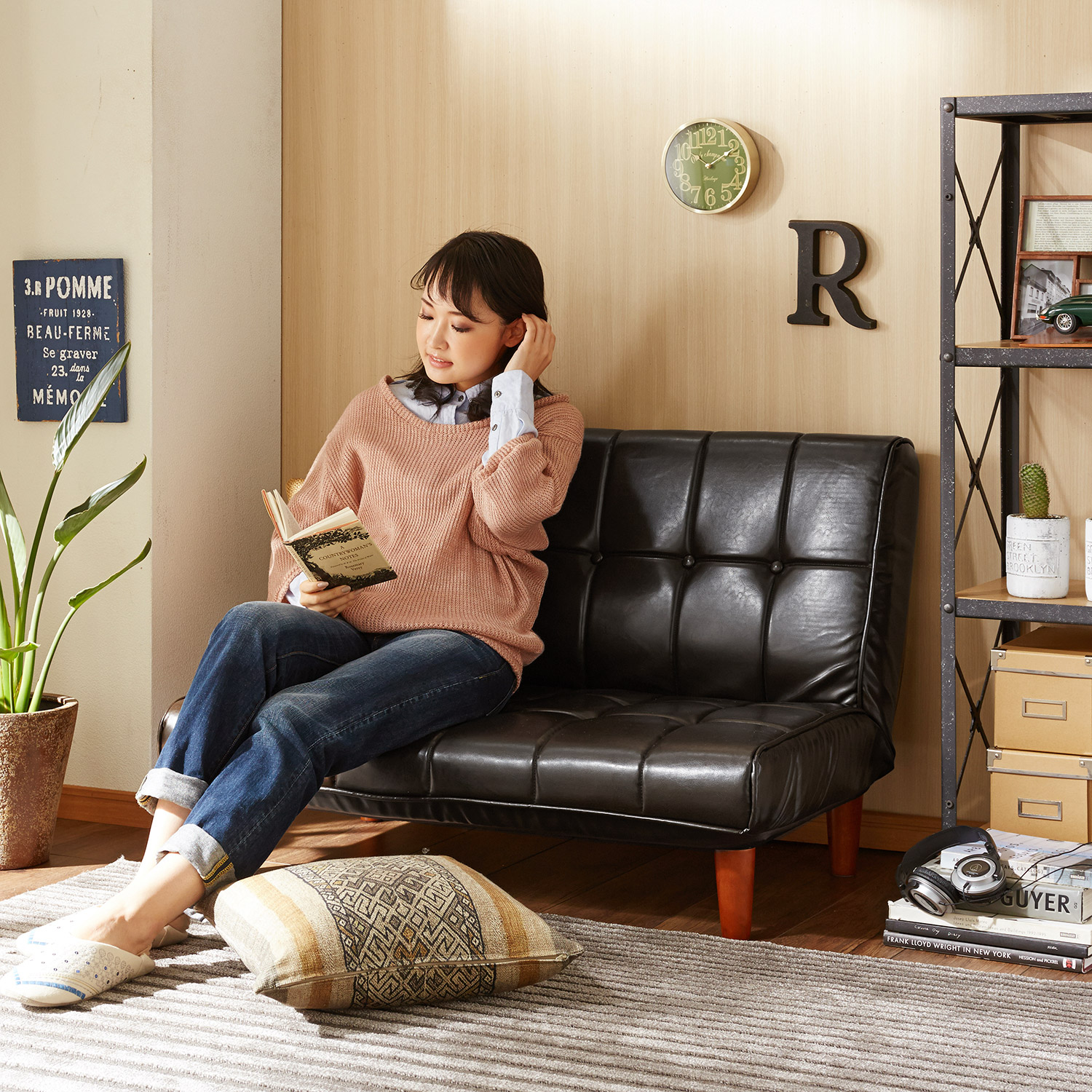 【ベルメゾン】好きな姿勢でくつろげる合皮のリクライニングローソファー