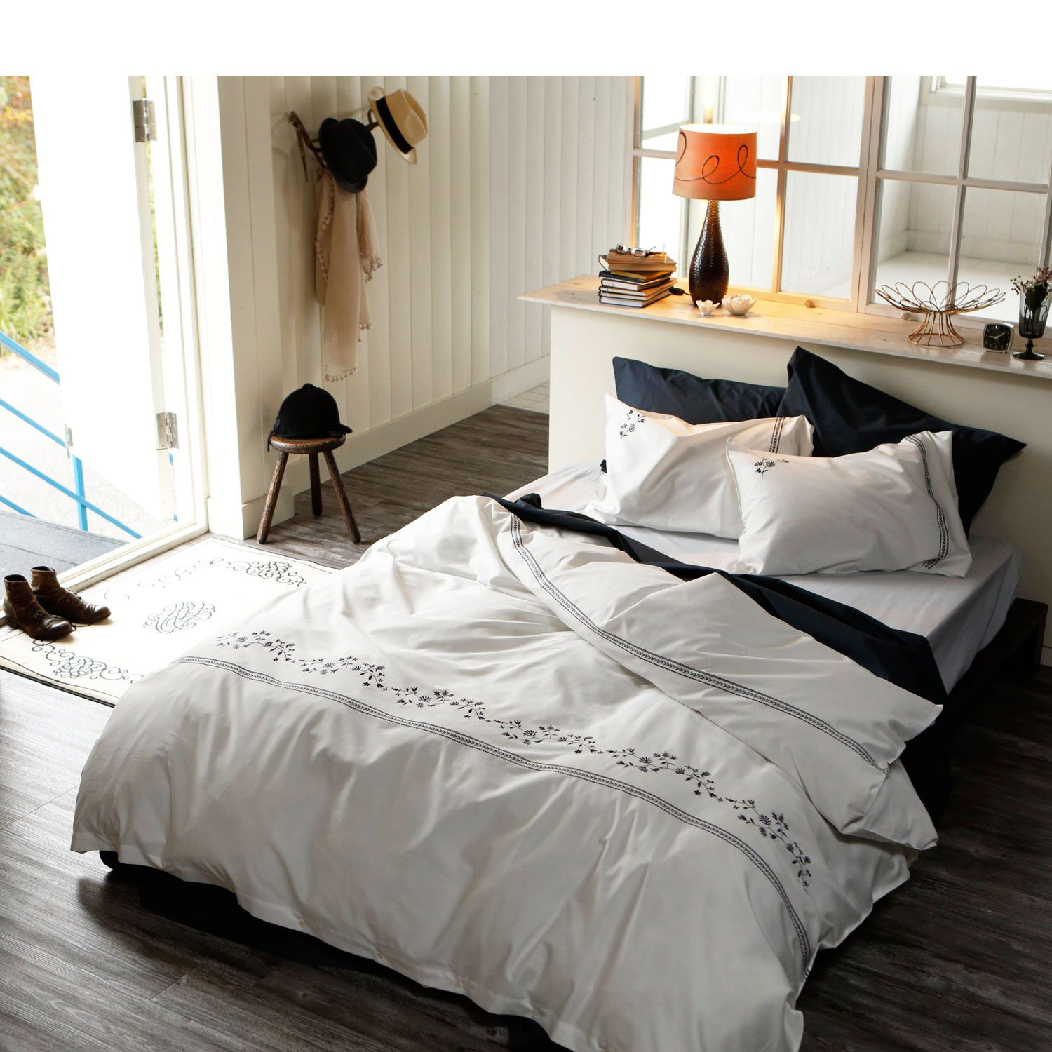 【ファブザホーム/Fab the Home】草花柄刺繍の綿素材を使った掛け布団カバー 【ファブザホーム/Fab the Home】草花柄刺繍の綿素材を使った掛け布団カバー