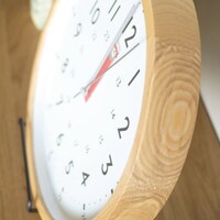 レッド、イエローは木目の美しいラバーウッド材を使用
