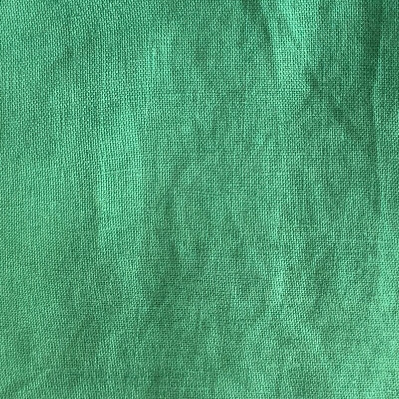 グリーンの色味（着用画像は光の加減で若干明るく写っております。）