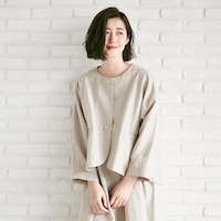 ベージュ