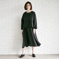 同素材のジャケット着用コーディネート例（ブラック）