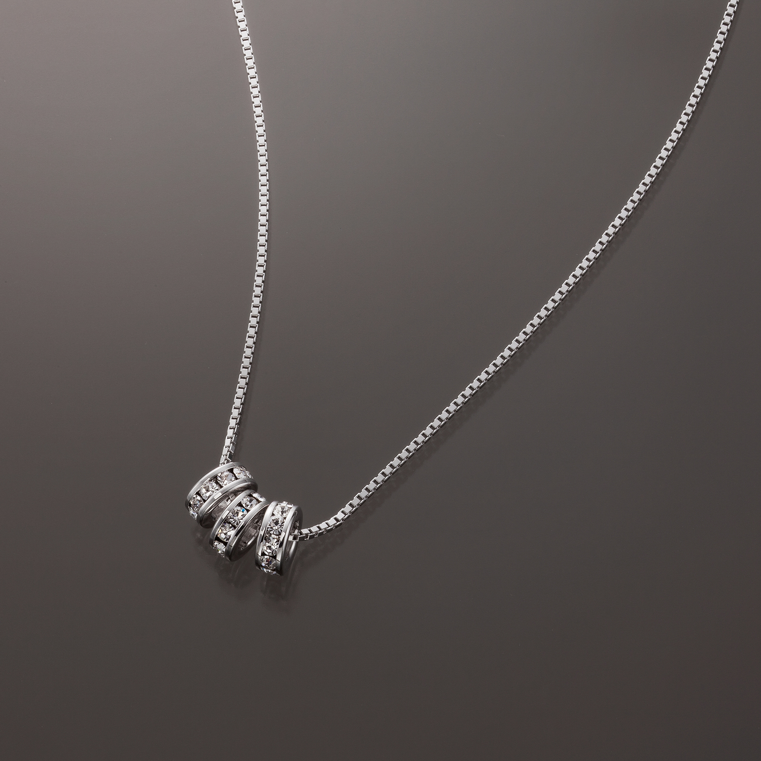 【ジョルジュレッシュ/GEORGES RECH】【日本製】ラインストーンが煌めく3連リングネックレス