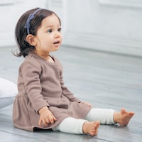 モデル身長70cm・70サイズ着用・体重7.5kg