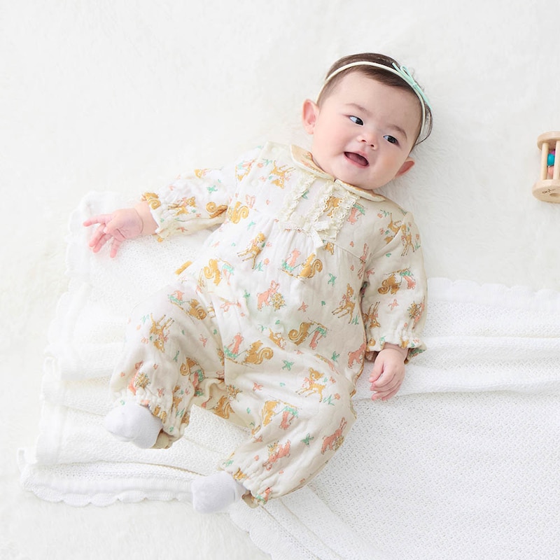 オフホワイトおとぎ／モデル身長63.5㎝・50～60サイズ着用・体重6.4㎏