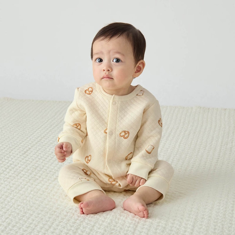 アイボリーパン／モデル身長68cm・70サイズ着用・体重7kg