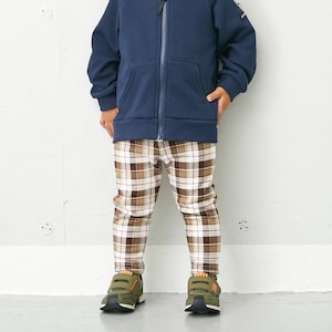 ベージュチェック／モデル身長92cm・90サイズ着用