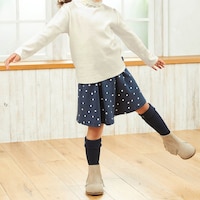 オフホワイト／モデル身長110.5cm・110サイズ着用