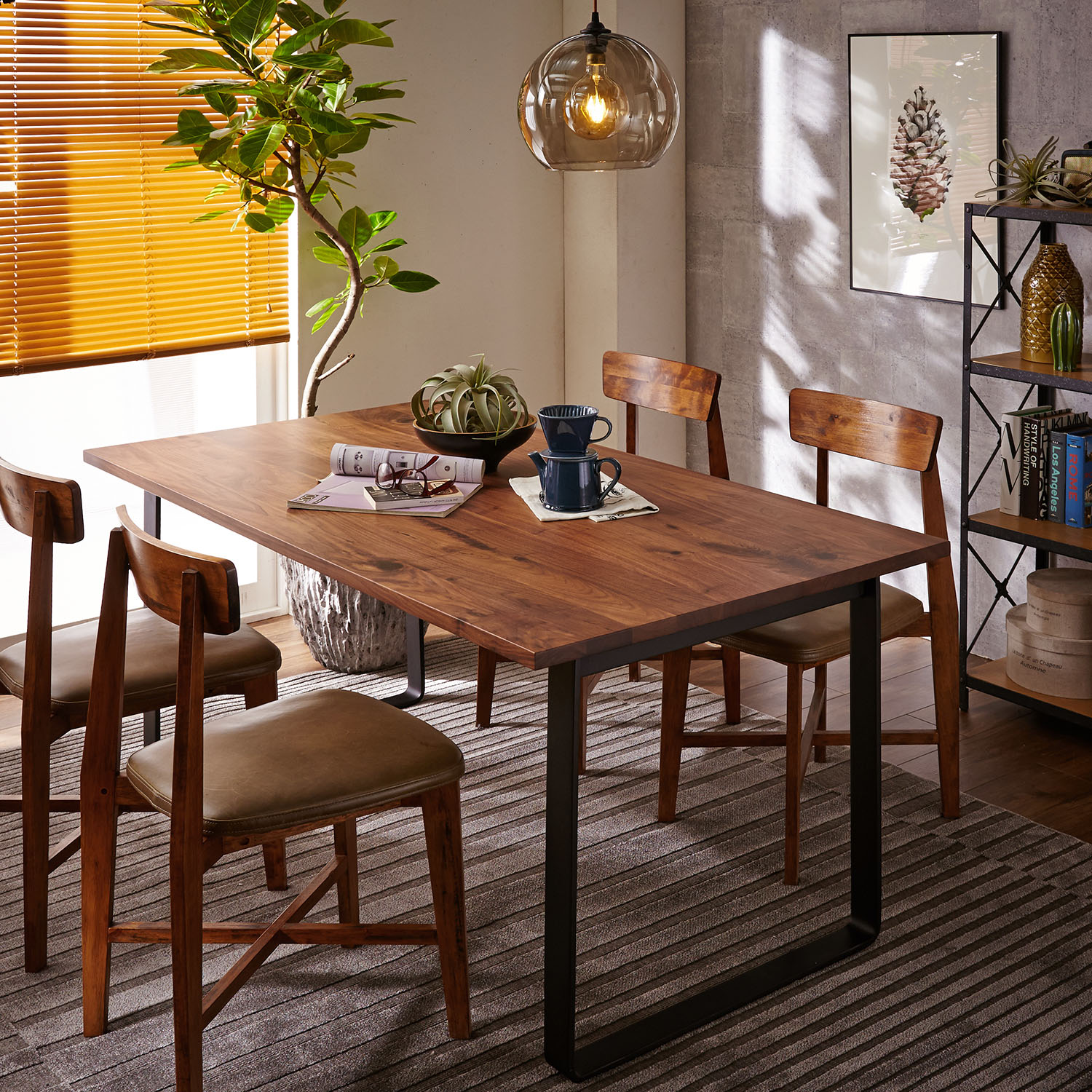 【ベルメゾン】木目が美しいウォルナット材の脚を選べるダイニングテーブル