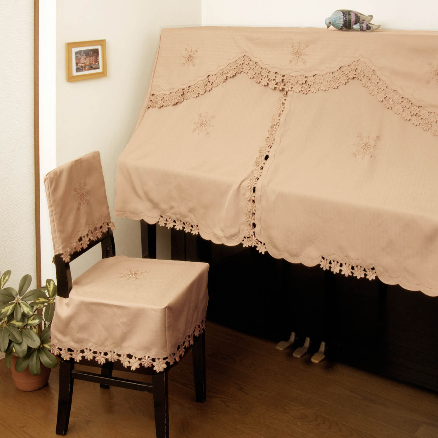 【ベルメゾン】刺繍入りピアノカバー「ニーナ」